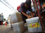 distribusi-minyak-goreng-murah-untuk-pedagang_20220309_180106.jpg