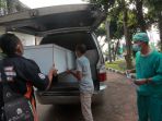 distribusi-peti-mati-di-dki-jakarta_20210706_184837.jpg