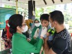 ditimbang-dan-diberi-obat-cacing-balita-putra-putri-seskoad_20210319_185602.jpg