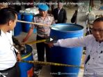 ditreskrimsus-polda-jateng-bongkar-gudang-pestisida-ilegal-di-mranggen_20171027_162211.jpg