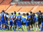 djadjang-nurdjaman-pimpin-persib-bandung_20141106_180923.jpg