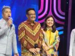 djarot-dan-istri-bernyanyi-lagu-pandangan-pertama_20170327_135917.jpg
