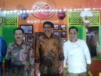 djarot-saiful-hidayat-saat-hendak-meresmikan-sentra-kuliner-loksem-js-14_20170307_000745.jpg