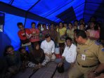 djarot-tinjau-posko-banjir_20150210_205040.jpg