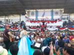 doel-sumbang-nyanyi-didepan-ribuan-wartawan_20160728_122823.jpg