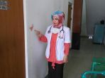 dokter-dea-menunjukkan-bekas-darah-pria-misterius_20161221_063917.jpg