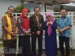 dokter-dyan-agung-anggraini-jilbab-merah-dua-dari-kiri_20180223_112517.jpg