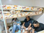 dokter-tni-al-tolong-penumpang-bersalin.jpg