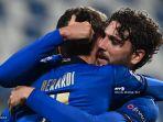 domenico-berardi-dan-manuel-locatelli-kala-membela-timnas-italia.jpg