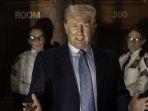 donald-trump-berbicara-kepada-media-sebelum-meninggalkan-gedung-pengadilan.jpg