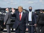 donald-trump-melambai-palm-beach-di-west-palm-beach.jpg