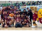 doni-haryono-kanan-nomor-1-saat-melakoni-foto-bersama-tim-voli-asal-jepang.jpg