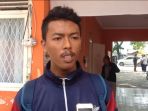 doni-petugas-pengatar-barang-jt-yang-mengantarkan-du_20180919_145458.jpg
