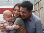 donita-adi-nugroho-dan-buah-hati-mereka_20160419_205619.jpg