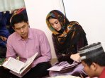 donita-dan-adi-nugroho-adakan-syukuran-bersama-anak-yatim_20150622_200342.jpg