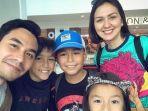 donna-agnesia-dan-darius-sinathrya-liburan-ke-london.jpg