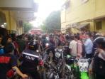dosen-dibunuh_20160502_171634.jpg<pf>brimob_20160502_192546.jpg<pf>dosen-dibunuh_20160502_201732.jpg