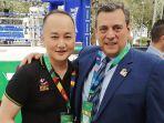 dr-urgyen-rinchen-sim-kiri-bersama-juara-dunia-kelas-welter-super-wbc.jpg