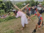 drama-jalan-salib-di-gereja-regina-pacis-balikpapan_20190419_200447.jpg