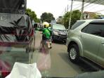 driver-gojek-buka-jalan-ambulan-pembawa-jenazah_20160203_153730.jpg