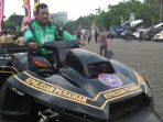 driver-ojek-online-berfoto-di-atas-kendaraan-quadski-milik-kepolisia_20170710_105727.jpg