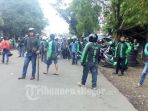 driver-ojek-online-mengamuk-dii-terminal-laladon_20170322_171128.jpg