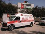 dua-ambulans-bagian-dari-rumah-sakit-lapangan-yordania-di-gaza.jpg