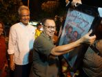 dua-cagub-dan-cawagub-jateng-makan-bareng-di-angkringan_20180419_223934.jpg