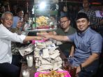 dua-cagub-dan-cawagub-jateng-makan-bareng-di-angkringan_20180419_224051.jpg