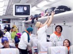 dua-direktur-bni-berangkatkan-mudik-gratis-nasabah-bni-dengan-ka_20160703_150946.jpg