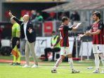 dua-gelandang-ac-milan-sandro-tonali-dan-ismael-bennacer.jpg