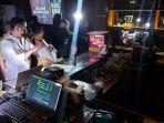 dua-kafe-di-jakarta-selatan-disegel-polisivv.jpg