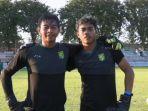 dua-kiper-persebaya-satria-tama-dan-andhika-ramadhani.jpg