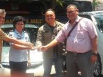 dua-mobil-milik-fuad-amin-laku-terjual_20180925_092448.jpg