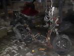 dua-motor-warga-terbakar-di-garasi_1.jpg