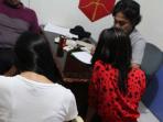 dua-orang-korban-dugaan-prostitusi-anak_20150516_044417.jpg