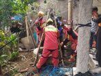 dua-orang-terjebak-di-sumur-sedalam-25-meter.jpg