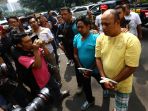 dua-pelaku-pembacokan-tiba-di-mapolda-metro-jaya_20170712_173303.jpg