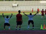 dua-pemain-timnas-indonesia-u-19-tampak-latihan-terpisah.jpg