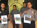 dua-pencuri-papan-reklame_20170111_124150.jpg