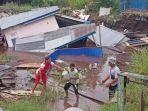 dua-rumah-di-dusun-wilayah-jambi-longsor-ke-sungai.jpg