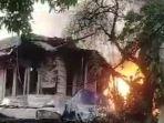 dua-rumah-hangus-terbakar-akibat-tersambar-petir-111.jpg