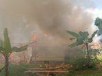 dua-rumah-warga-di-kampung-pasir-kole-rt-0404-desa-mekarsari.jpg