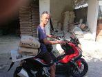 dua-sak-semen-diangkut-menggunakan-honda-adv150-mazechoe-mitrakaryaku-grc.jpg