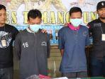 dua-tersangka-pembakaran-sepeda-motor-diperlihatkan-di-mapolres-temanggung-sabtu-2322019.jpg