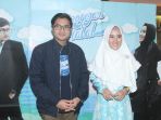 dua-tokoh-film-mengejar-halal-lakukan-press-screening_20170406_145314.jpg
