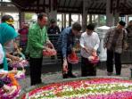 dubes-as-ke-makam-gus-dur_20141211_170153.jpg