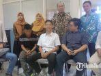 duduk-dari-kiri-pengguna-jasa-joki-dan-keempat-joki-yang-diamankan-panitia-tes-masuk-fk.jpg