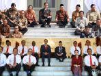 duduk-lesehan-pengenalan-menteri-dan-wamen.jpg