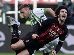 duel-antara-davide-frattesi-dan-sandro-tonali.jpg